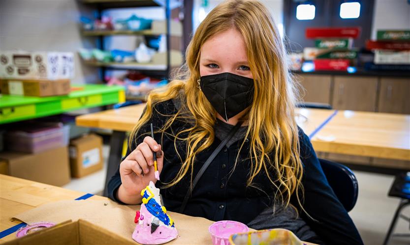 Students make clay sculptures